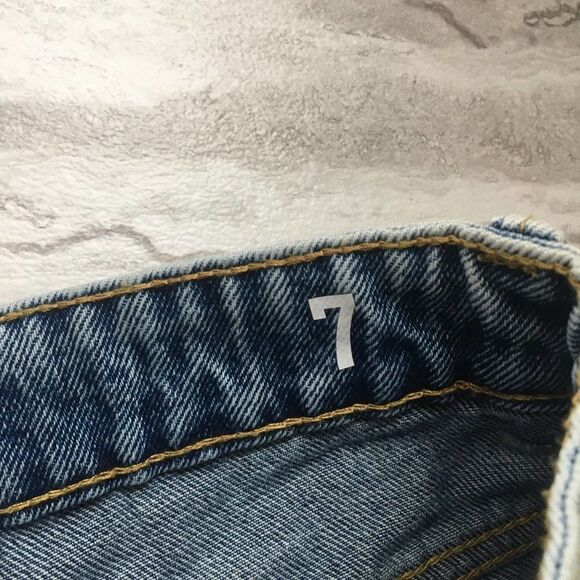 Chelsea Ultra High-Rise Acid Wash Raw Hem Jean Shorts 7 Junior's Charlotte Russe - Picture 9 of 12